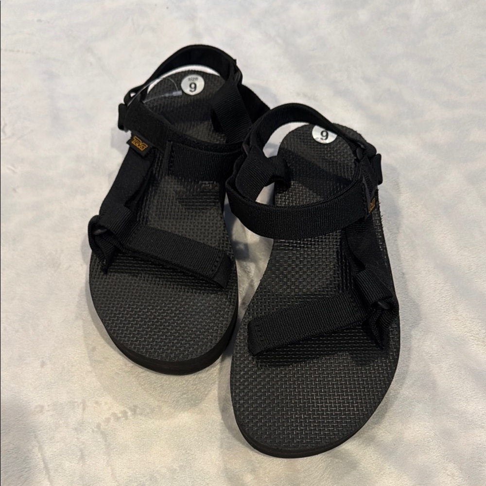Teva Black sandals, brand new, size 9 womens!